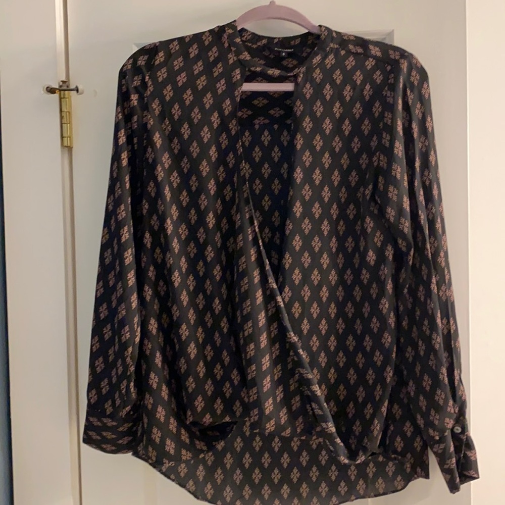 Elegant and Chic Patterned Blouse